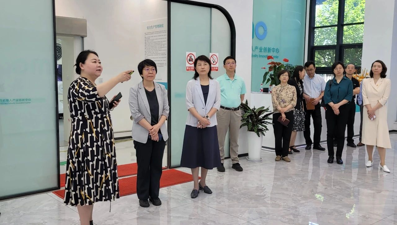 北京市药监局局长曹巍调研北京市医疗机器人产业创新中心